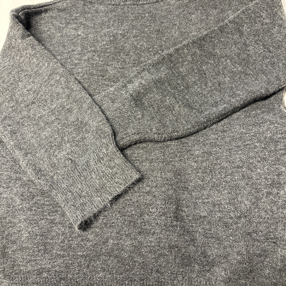 Uoozee grey sweater